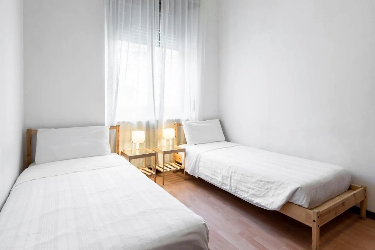 Happy & Beautiful Flat In Central Milánó Apartman